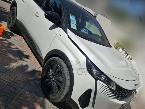 Peugeot 5008 2022 White