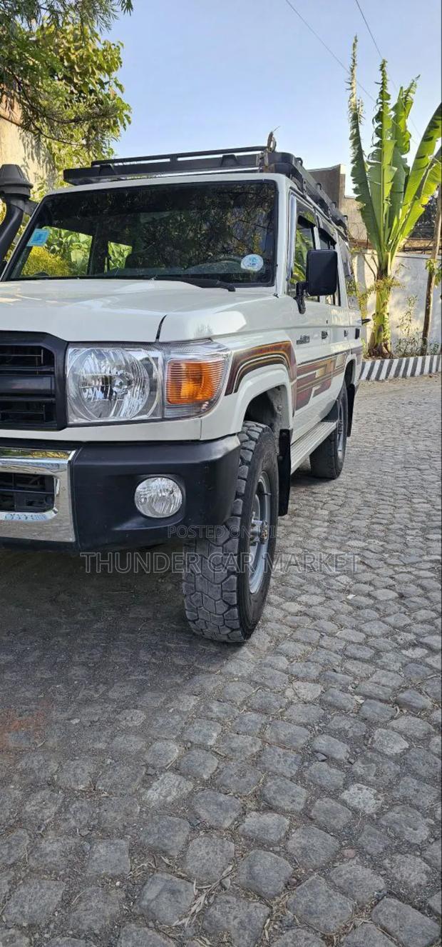 Toyota Land Cruiser 2014 White