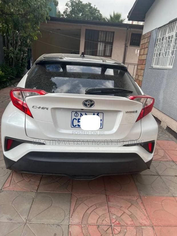 Toyota C-HR 2024 White