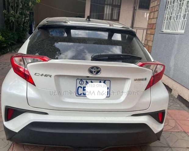 Toyota C-HR 2024 White