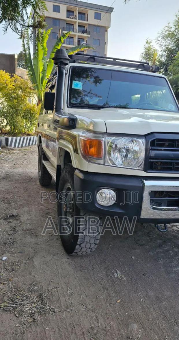 Toyota Land Cruiser 2014 White