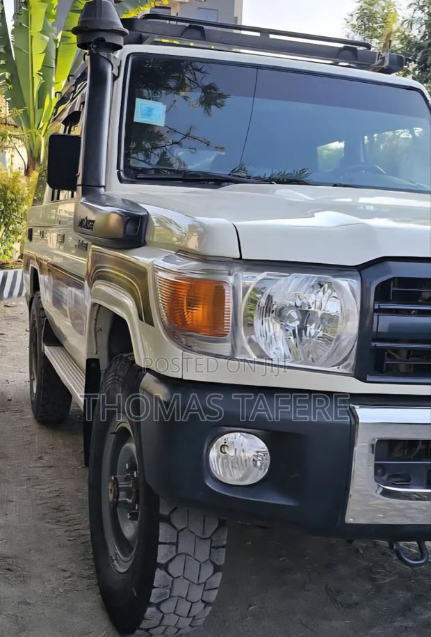 Toyota Land Cruiser 2014 White