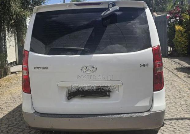 Hyundai H1 2021 White