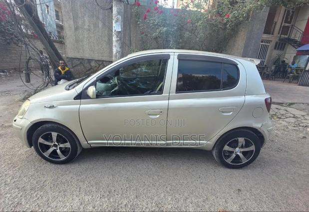 Toyota Vitz 2004 Gray