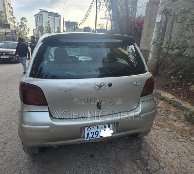 Toyota Vitz 2004 Gray