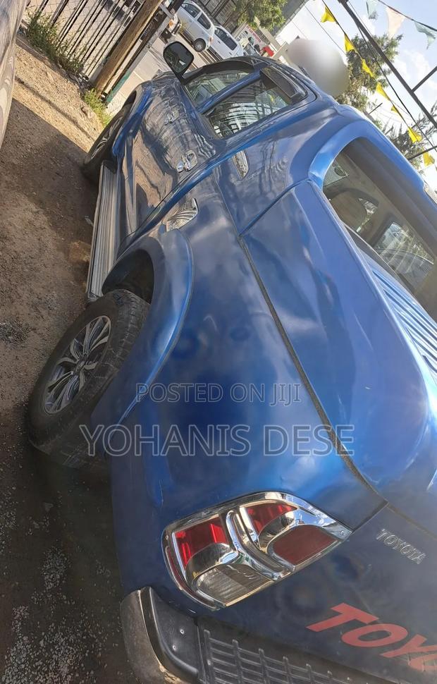 Toyota Hilux 2015 Blue