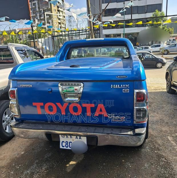 Toyota Hilux 2015 Blue