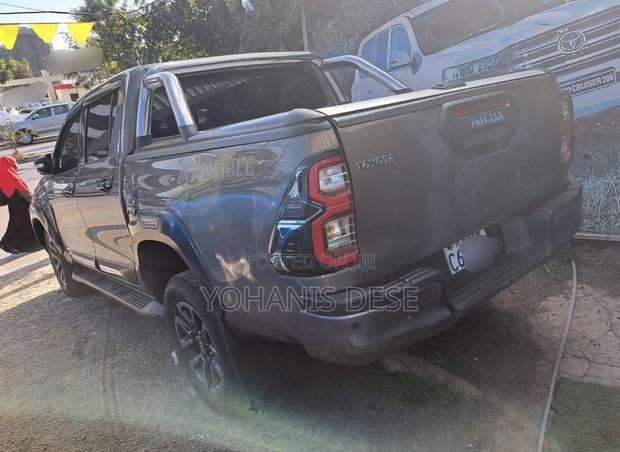 Toyota Hilux 2021 Gray