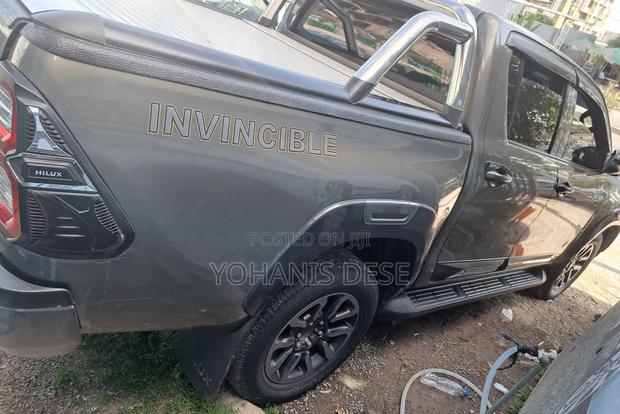Toyota Hilux 2021 Gray