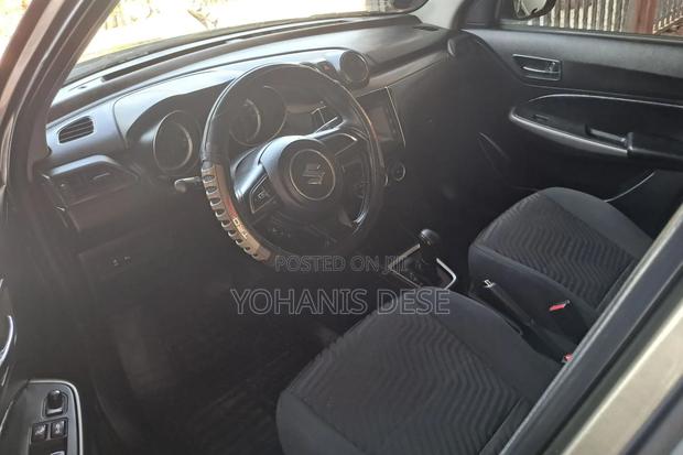 Suzuki Swift 2022 Gray