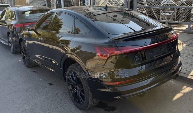 New Audi Q8 Premium 2024 Black