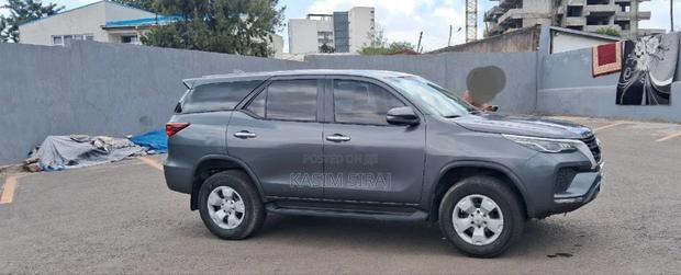 Toyota Fortuner 2.4 D RWD 2022 Gray