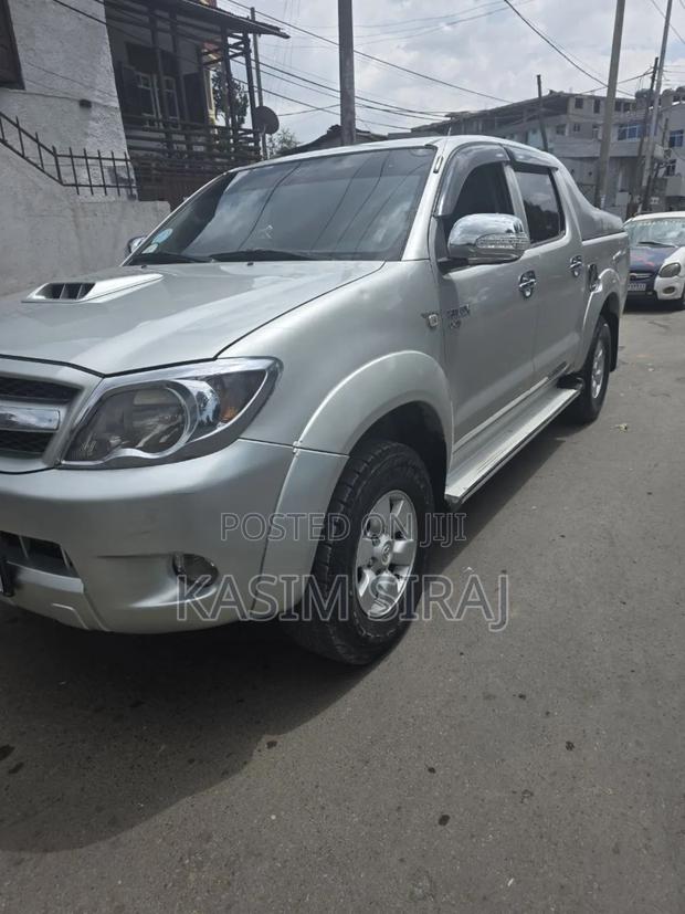 Toyota Hilux 2.5 D-4D 4X4 SRX 2009 Silver