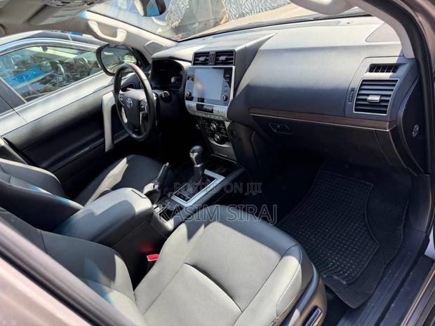 Toyota Land Cruiser Prado 2.8 2023 Blue