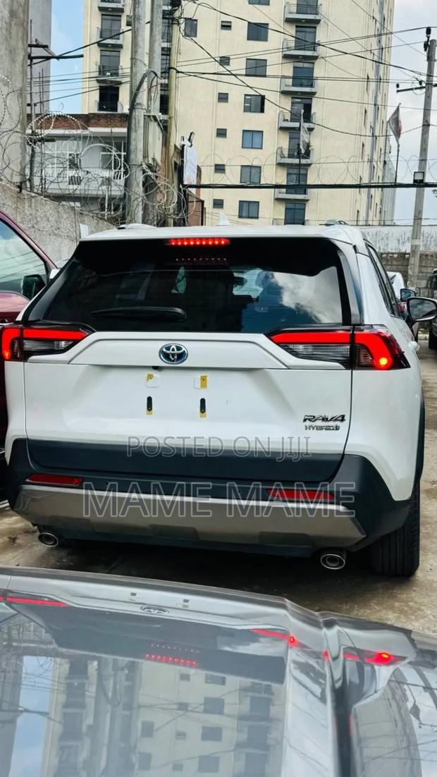 New Toyota RAV4 Hybrid 2024 White