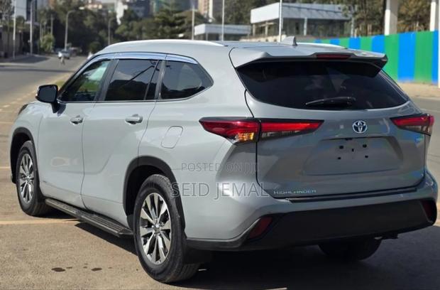 New Toyota Highlander Hybrid 2023 Gray