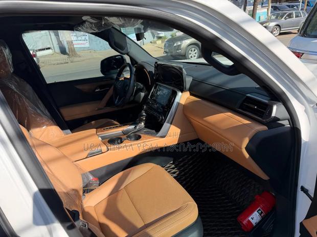 New Lexus LX 2025 Ivory