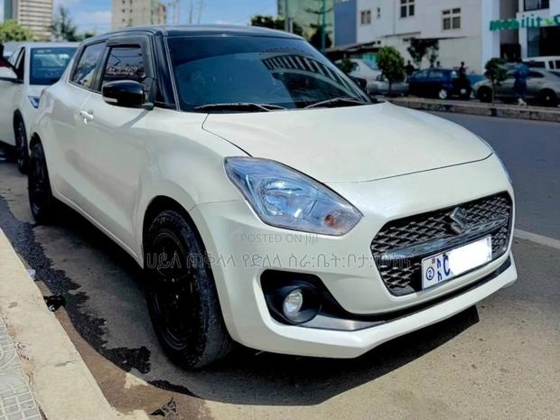 Suzuki Swift 2023 Off white