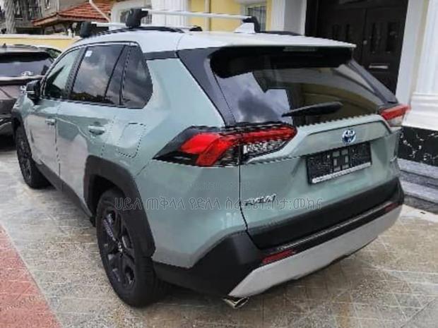 New Toyota RAV4 Hybrid 2024 Green