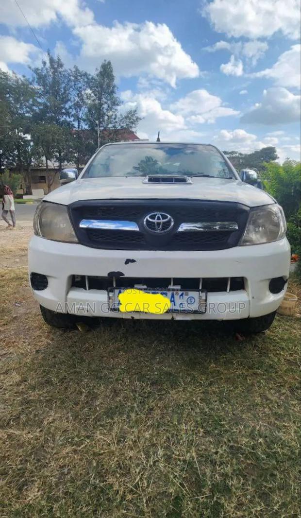 Toyota Hilux 2010 White