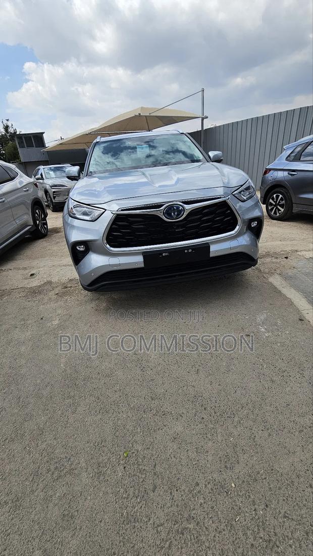 New Toyota Highlander Hybrid Limited 2024 Silver