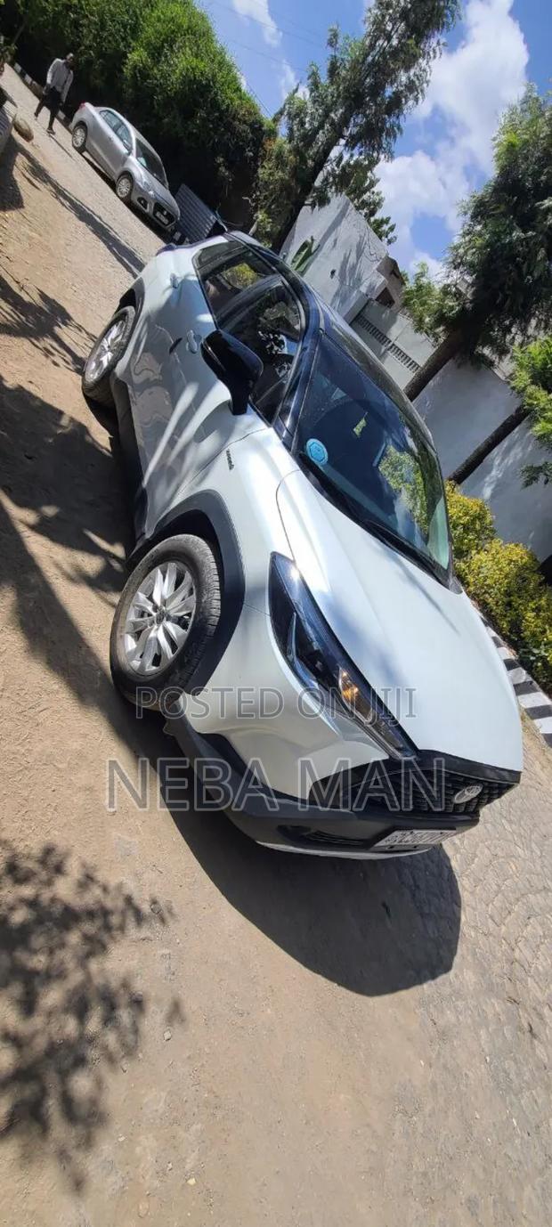 Toyota Corolla Cross Hybrid 2024 White