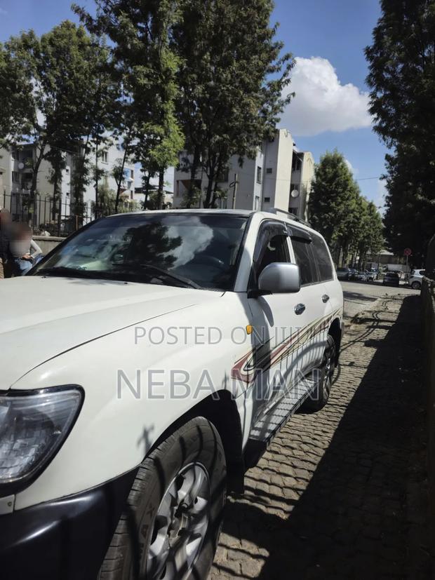 Toyota Land Cruiser 2006 White