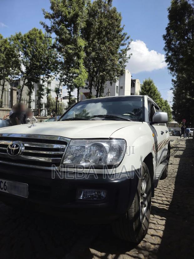 Toyota Land Cruiser 2006 White