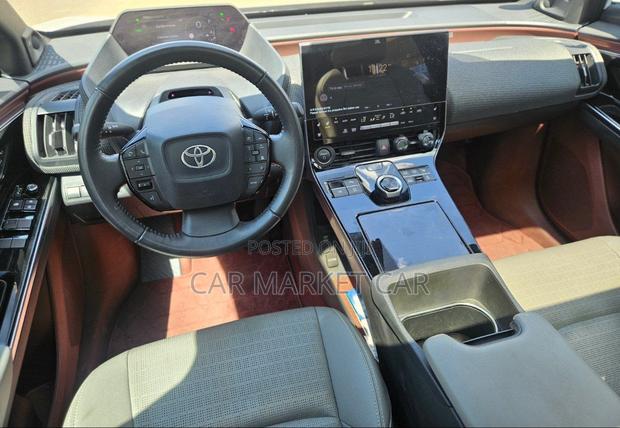Toyota bZ4X Limited AWD 2024 White