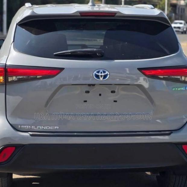 Toyota Highlander Hybrid 2023 Teal