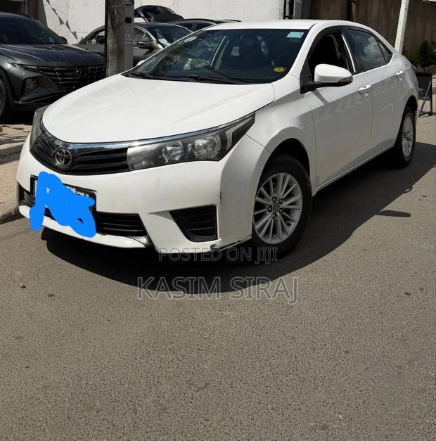 Toyota Corolla L 4dr Sedan (1.8L 4cyl Manual) 2016 White