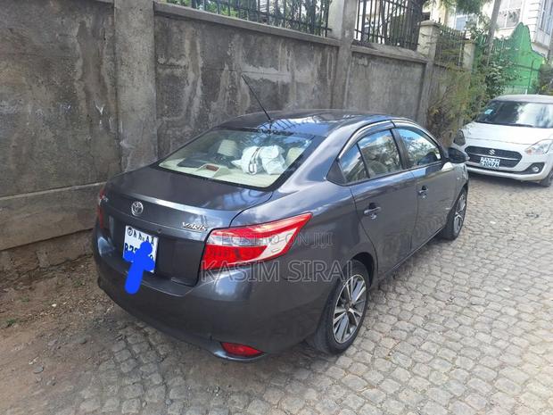 Toyota Yaris L Hatchback 5dr 2014 Gray