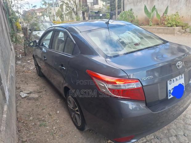 Toyota Yaris L Hatchback 5dr 2014 Gray