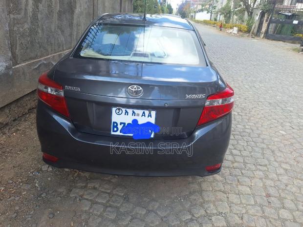 Toyota Yaris L Hatchback 5dr 2014 Gray