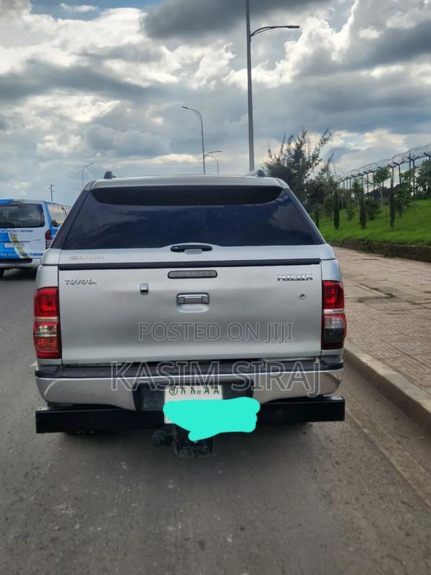 Toyota Hilux 2.5 D-4D 4X4 SRX 2012 Silver
