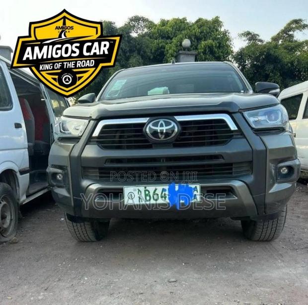 Toyota Hilux 2021 Gray