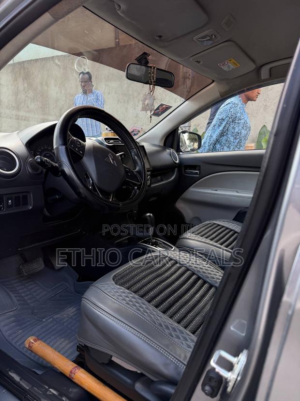 Mitsubishi Attrage 2021 Gray