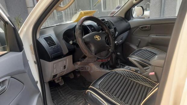 Toyota Hilux 2007 White