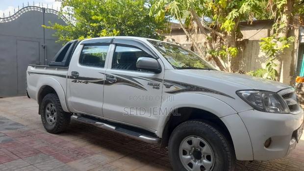 Toyota Hilux 2007 White