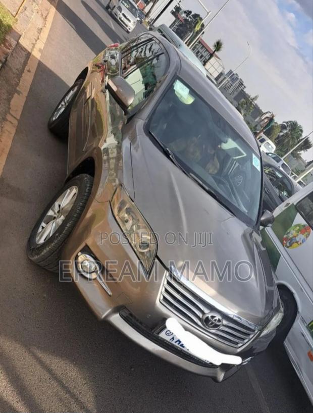 Toyota RAV4 2011 Gold