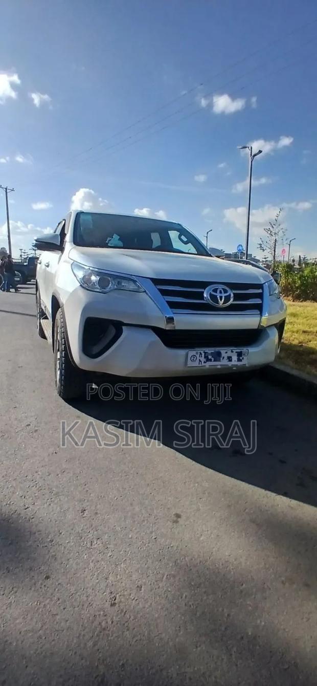 Toyota Fortuner 2.4 D RWD 2018 White