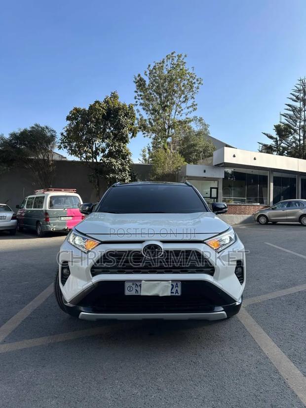 Toyota RAV4 TRD Off Road 2021 White