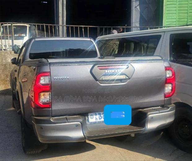 Toyota Hilux 2021 Gray
