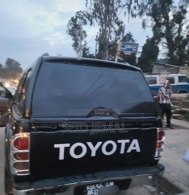 Toyota Hilux 2010 Black