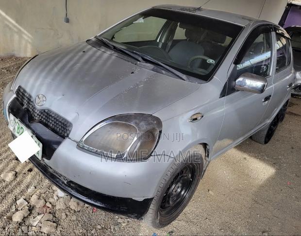 Toyota Vitz 2001 Silver