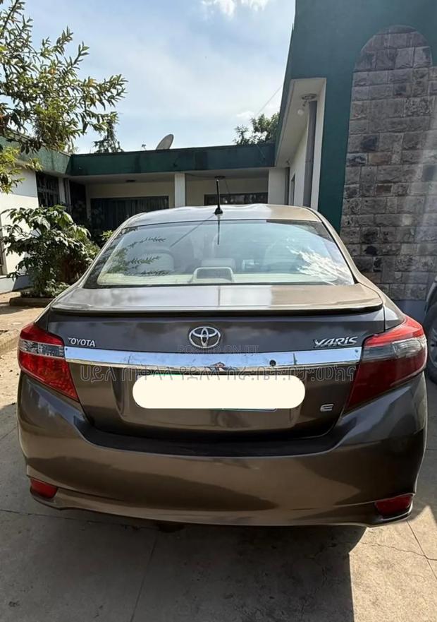 Toyota Yaris 2016 Gray