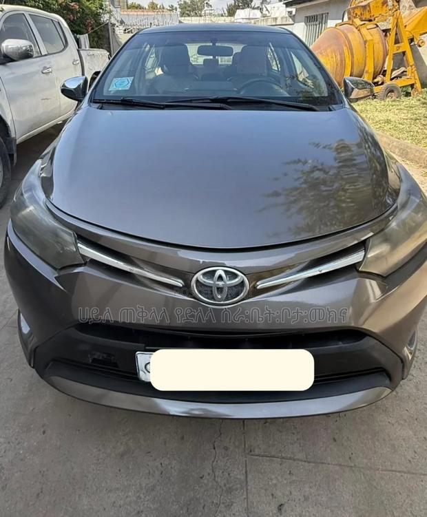 Toyota Yaris 2016 Gray