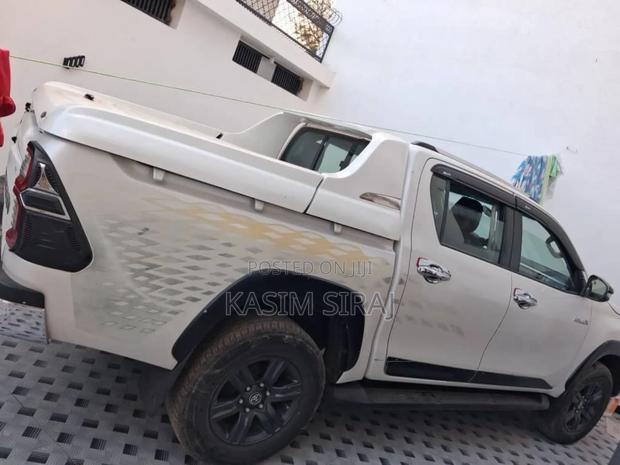 Toyota Hilux Revo Double Cab Deisel 2.4 AWD 2020 White