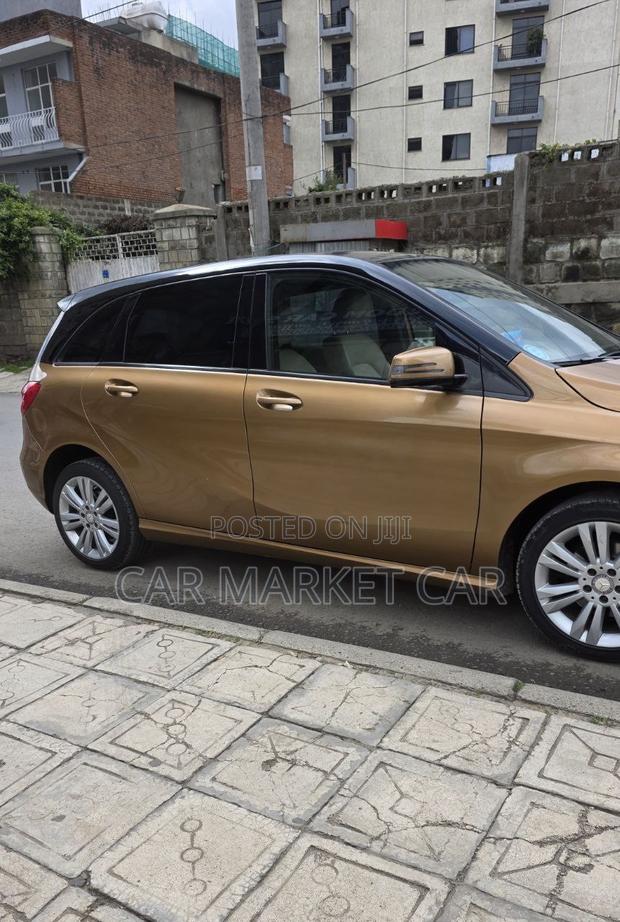 Mercedes-Benz E200 2014 Beige